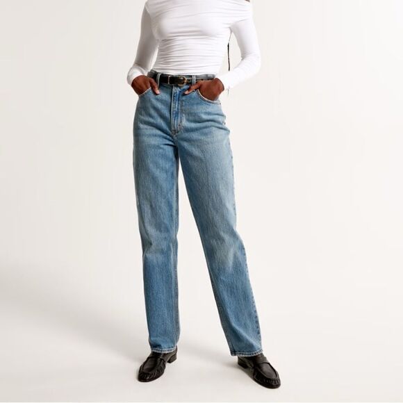 Abercrombie & Fitch Women's Straight Leg Jeans - Light Blue - Picture 2 of 8